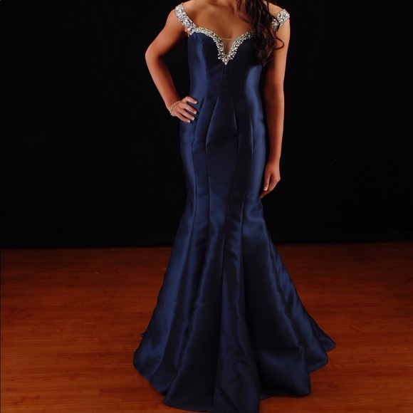 Dresses & Skirts - Navy blue mermaid style gown.